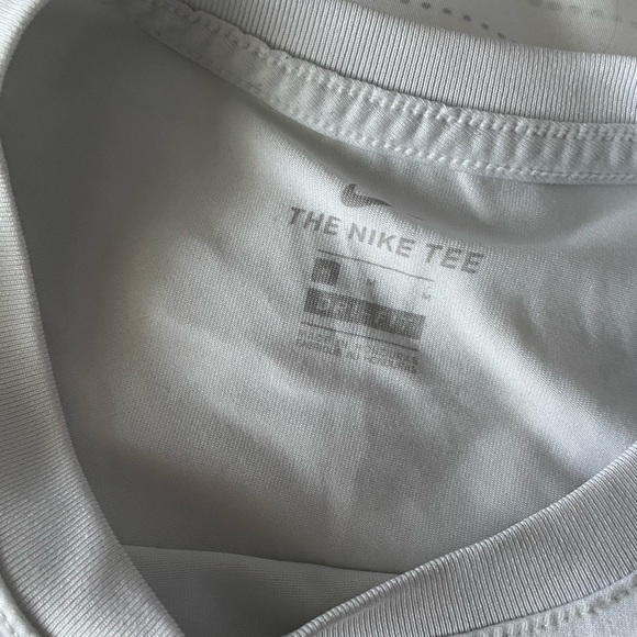 nike shirt - Picture 2 of 2